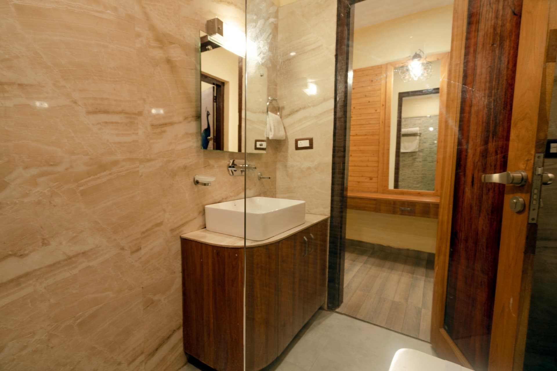 Modern bathroom of the Pilkhan Suite at The Banyan Retreat, Corbett