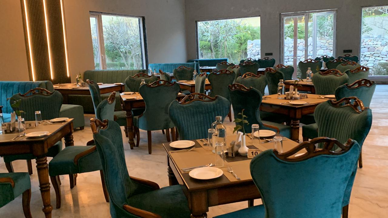 Mango Bloom restaurant with garden daylight views