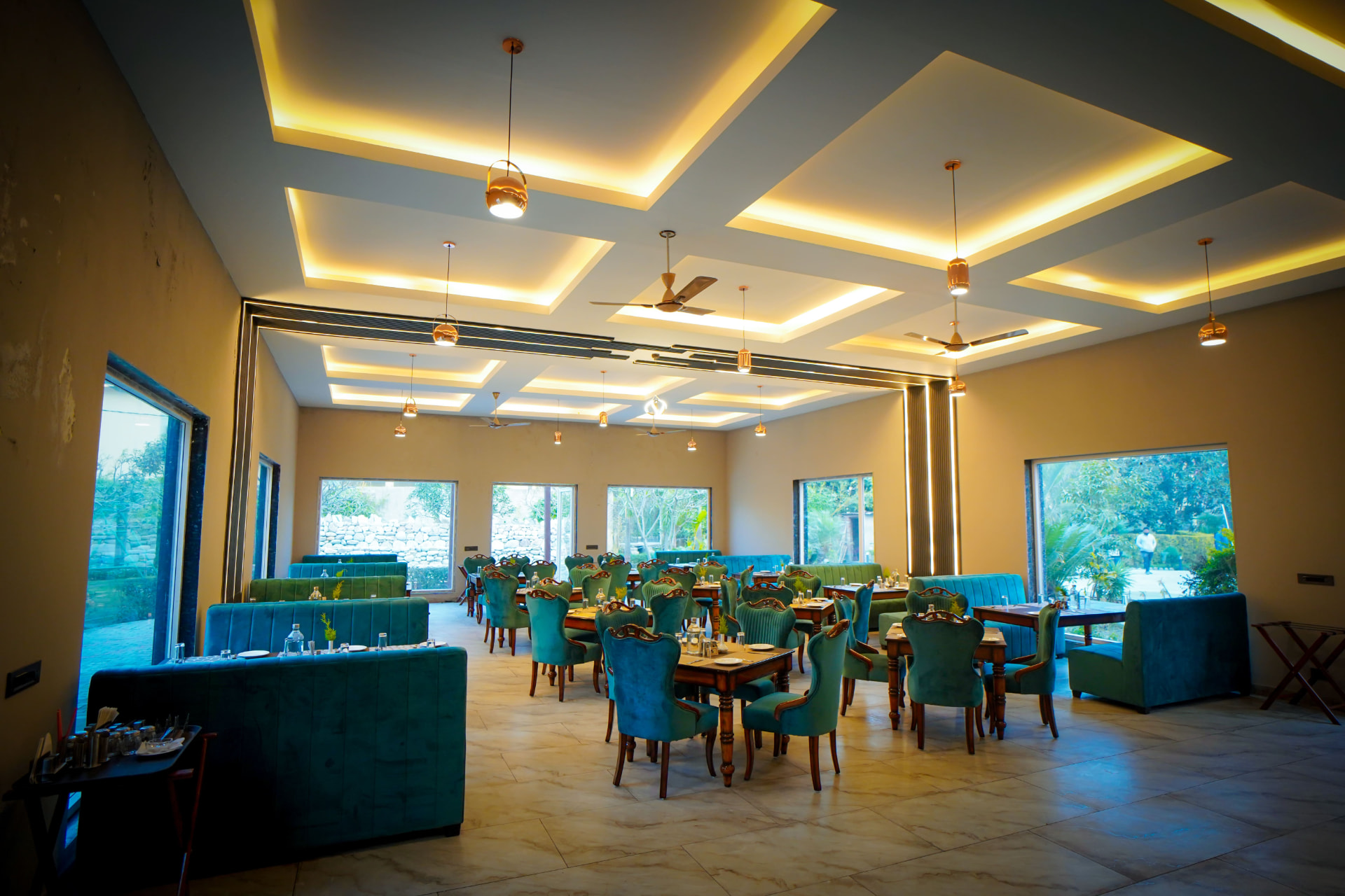 Mango Bloom restaurant ceiling and ambient lighting