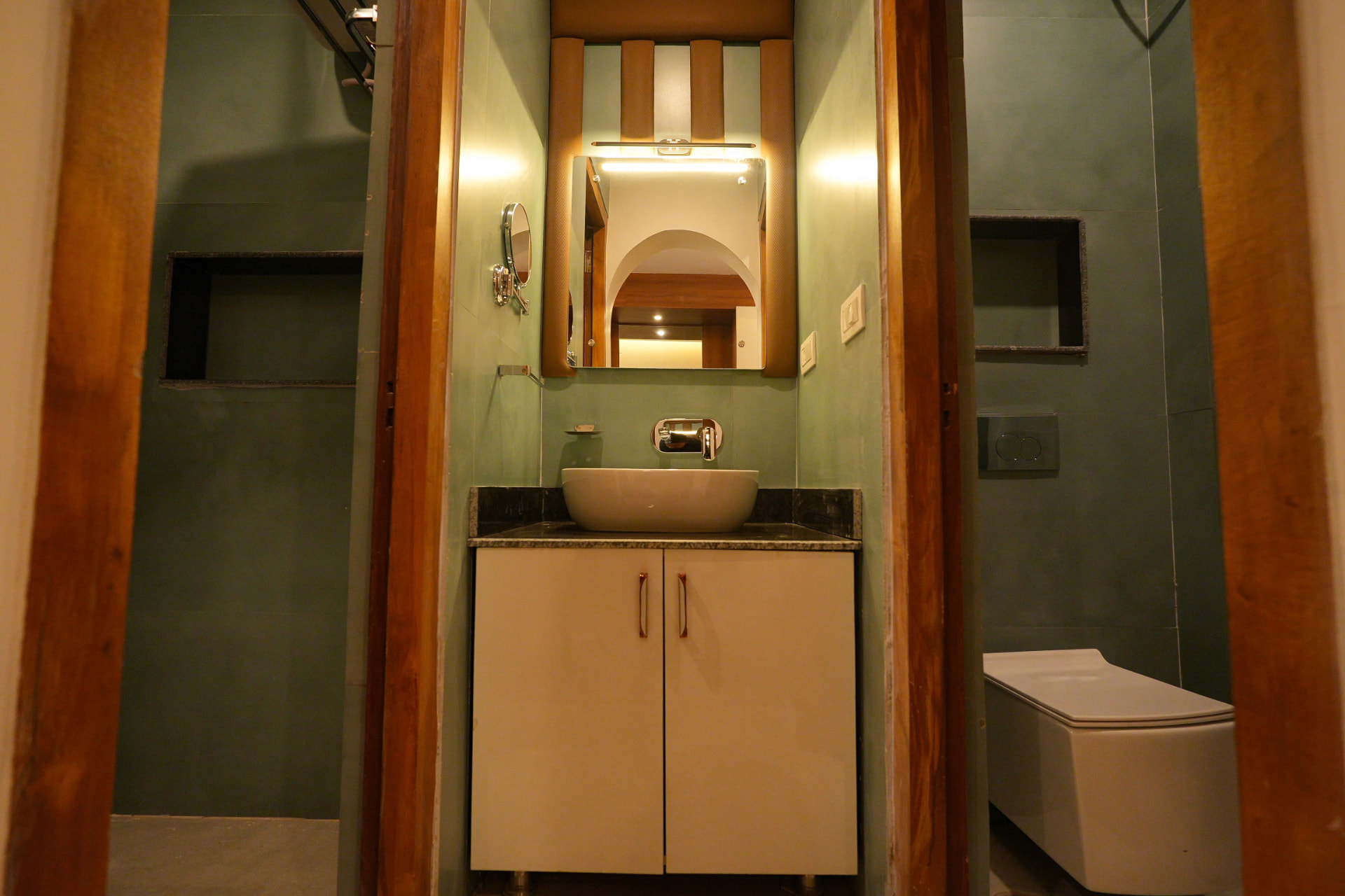 Sunbird Suite modern bathroom at The Banyan Retreat, Jim Corbett