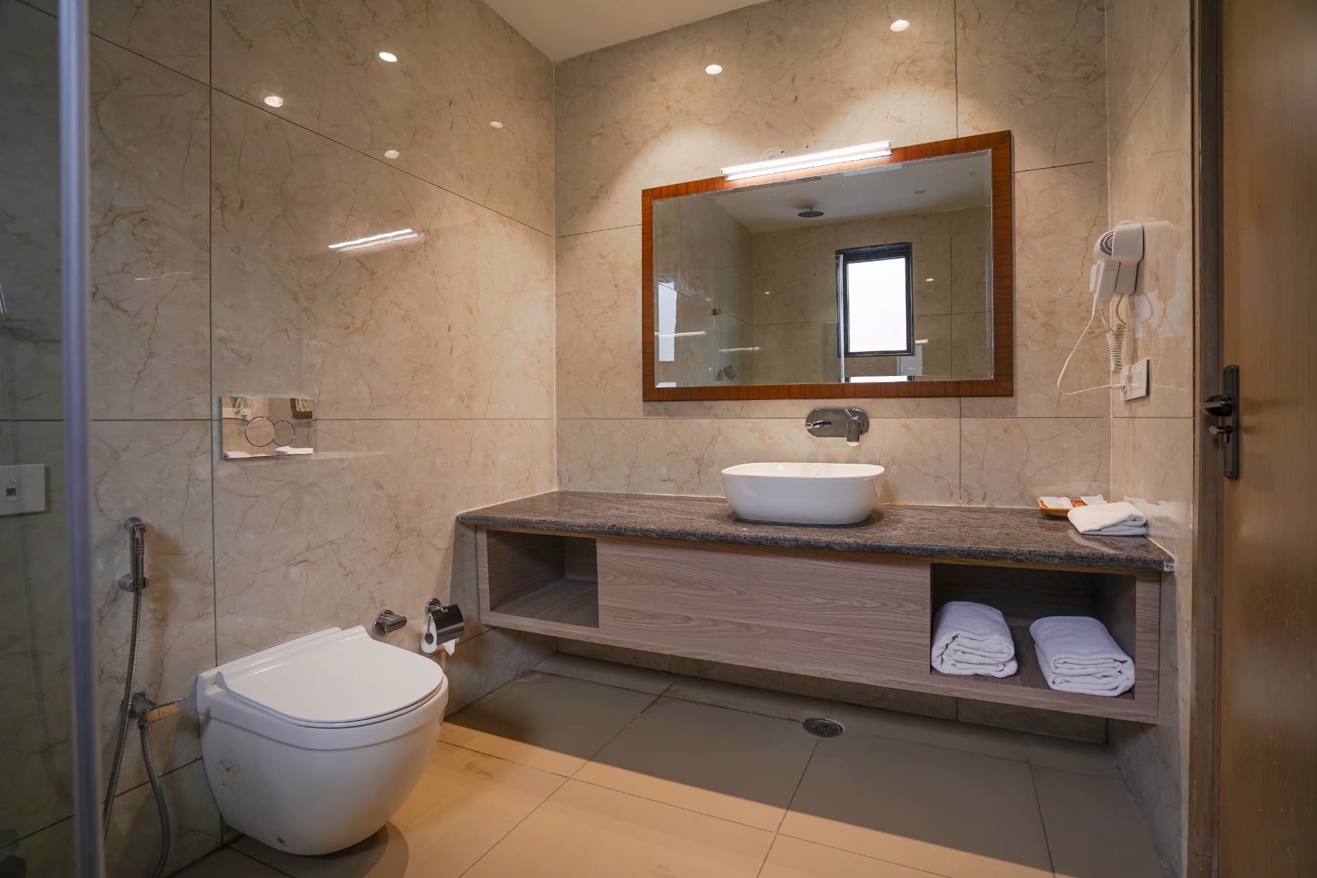Supreme Room modern bathroom with vessel sink, mirror and fresh towels