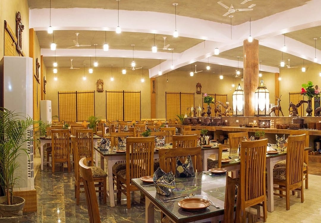 Outdoor dining at The Banyan Retreat