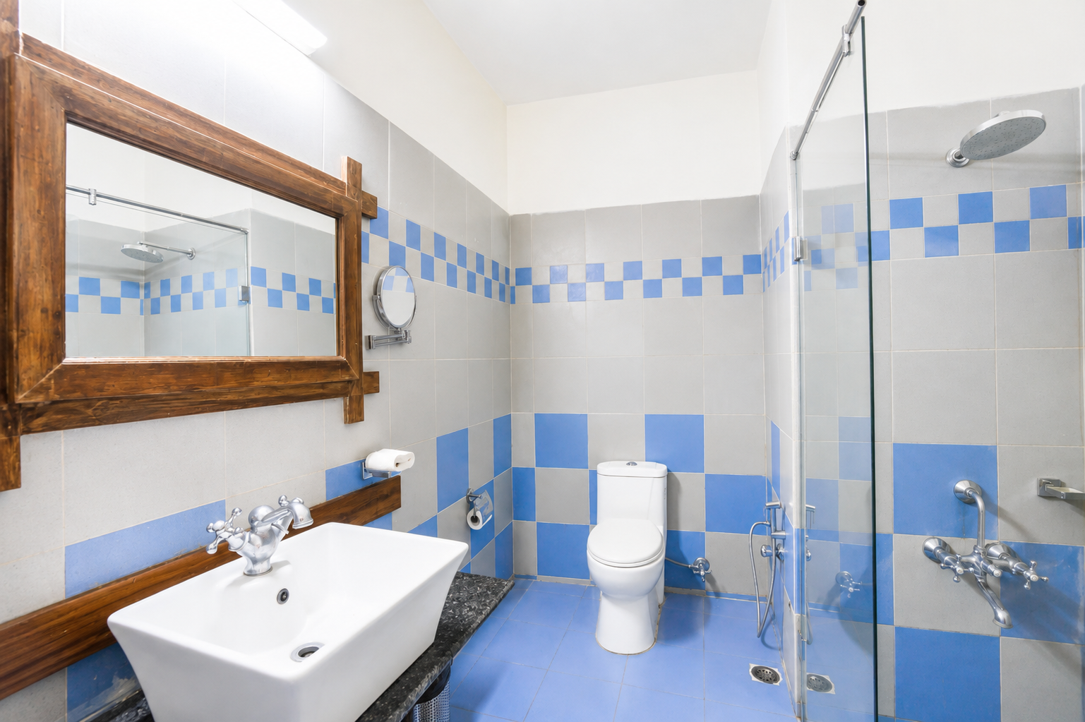 Bathroom with vanity, mirror and walk-in shower in the Elephant Park room